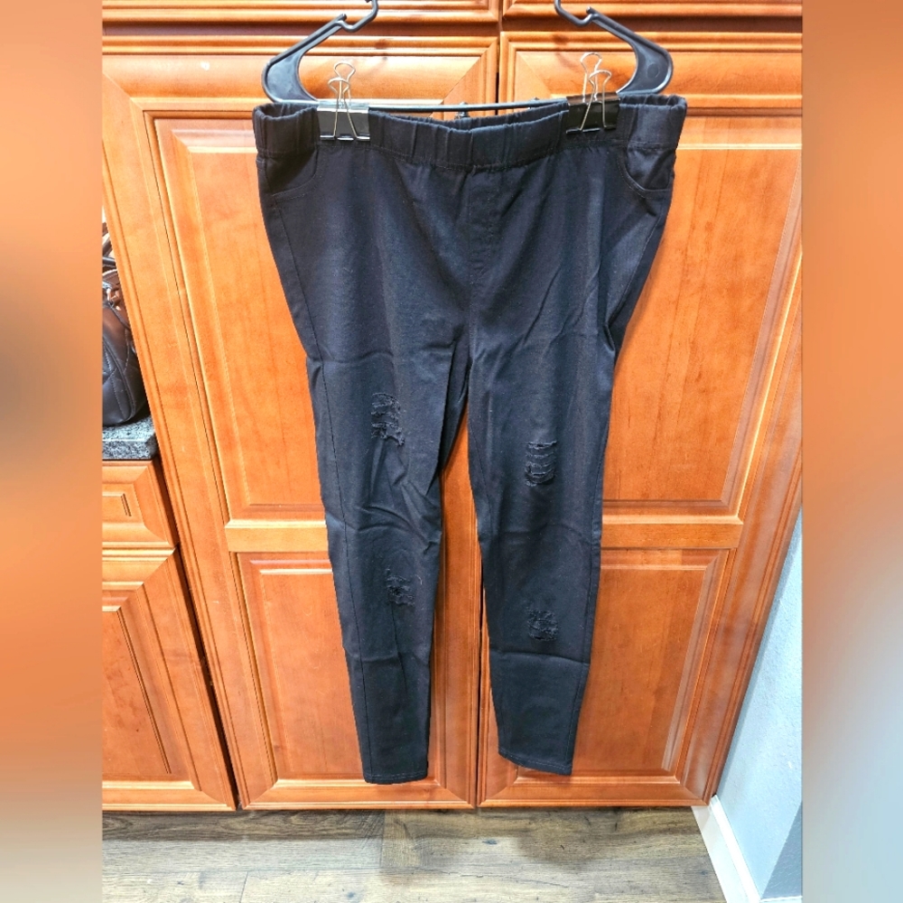 Boutique Black Pull On Pants #361